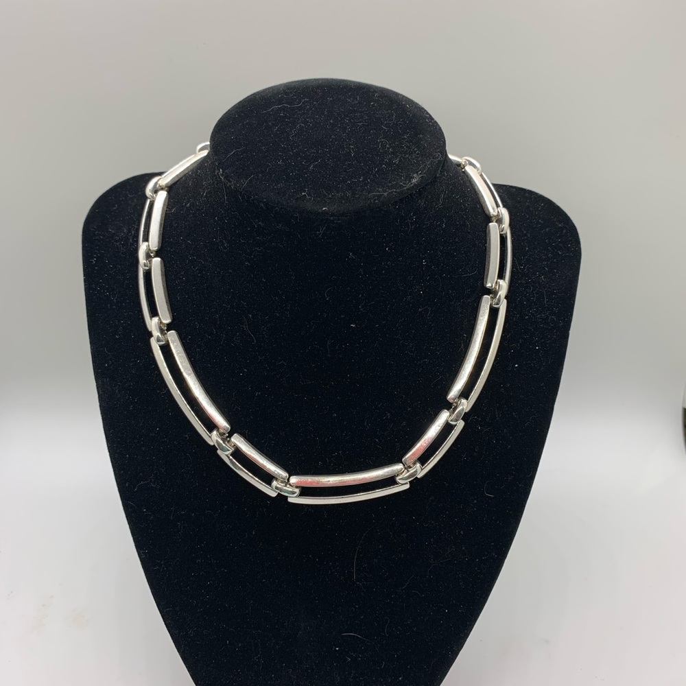Ladies vintage silver tone “curved” necklace. 14”